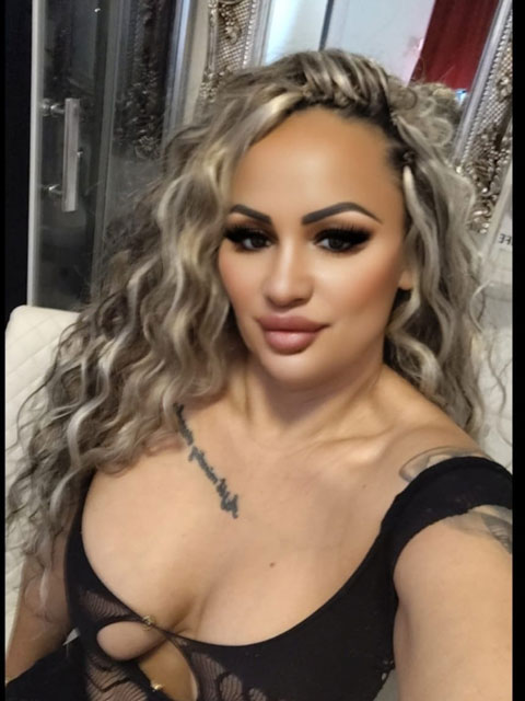 - Newcomer | Erstversuch:  Nina, 39 JAHRE - NEU IM HAUS!  in Oberösterreich  / Linz , Bäckermühlweg / TOREINFAHRT ZU RUBENSSTRAßE 45 A /